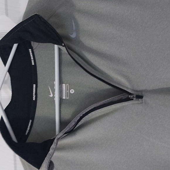 Men's Nike Dri Fit Running long sleeve top with 1/4 zipper - Picture 3 of 8